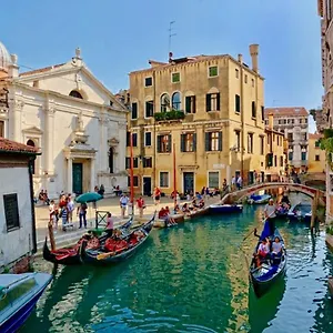 Ca Cicogna Air Conditioning And Fast Wifi, Location Apartamento